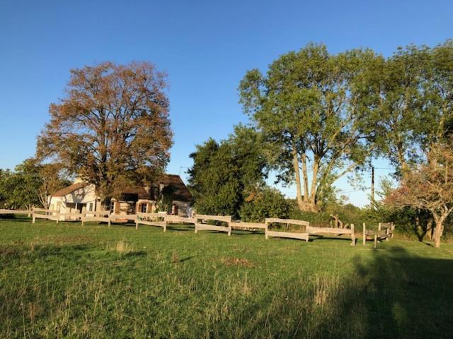 Le Spa Est Dans Le Pre Trigueres Exterior foto